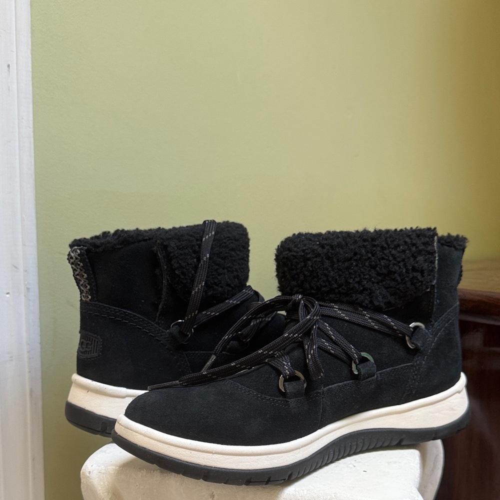 UGG Women's Lakesider Heritage Lace boots. Size 8  new H9N8 - Picture 3 of 7
